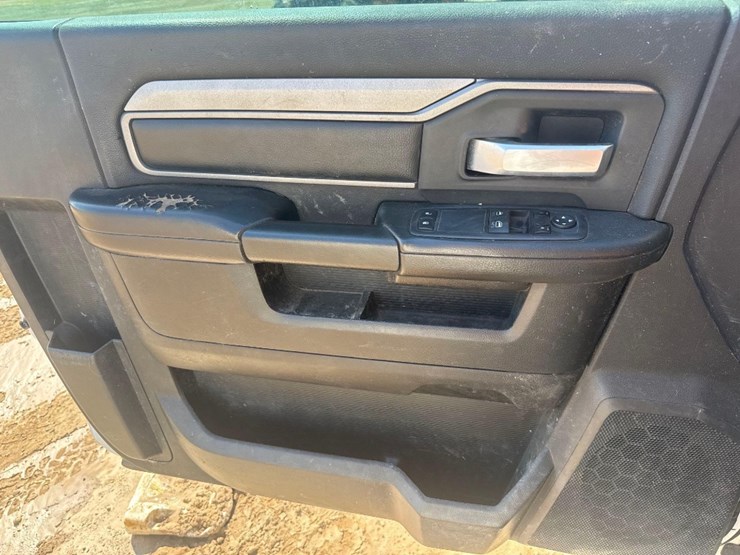 2019-dodge-ram-5500-image-35
