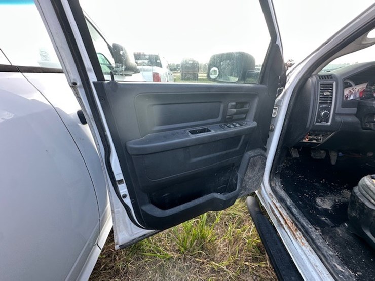 2015-dodge-1500-image-27