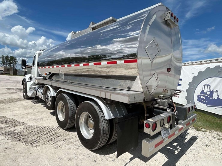 2016-kenworth-t880-image-4