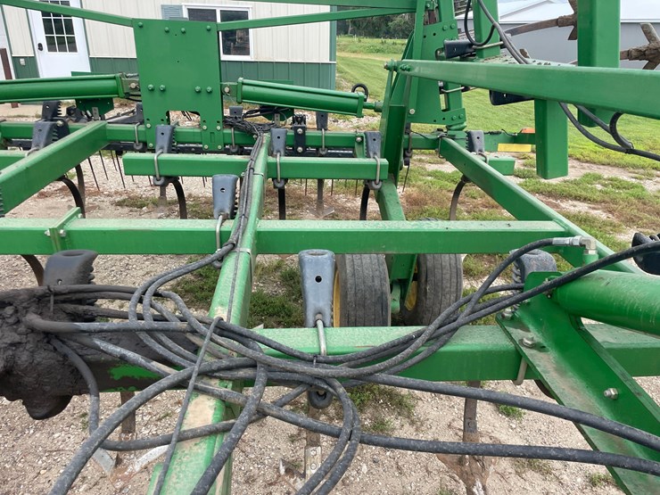 john-deere-2210-image-31