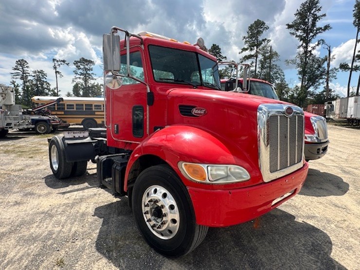 2008-peterbilt-335-image-2