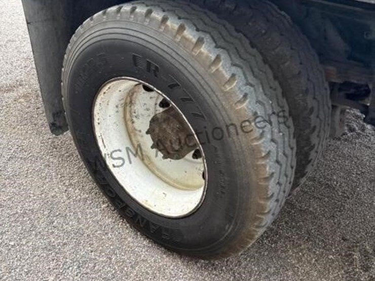 2003-freightliner-fl70-image-6