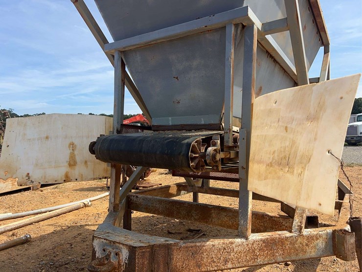 hopper-feeder-image-6