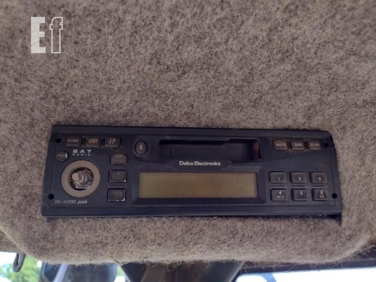 2003-deere-444h-image-11