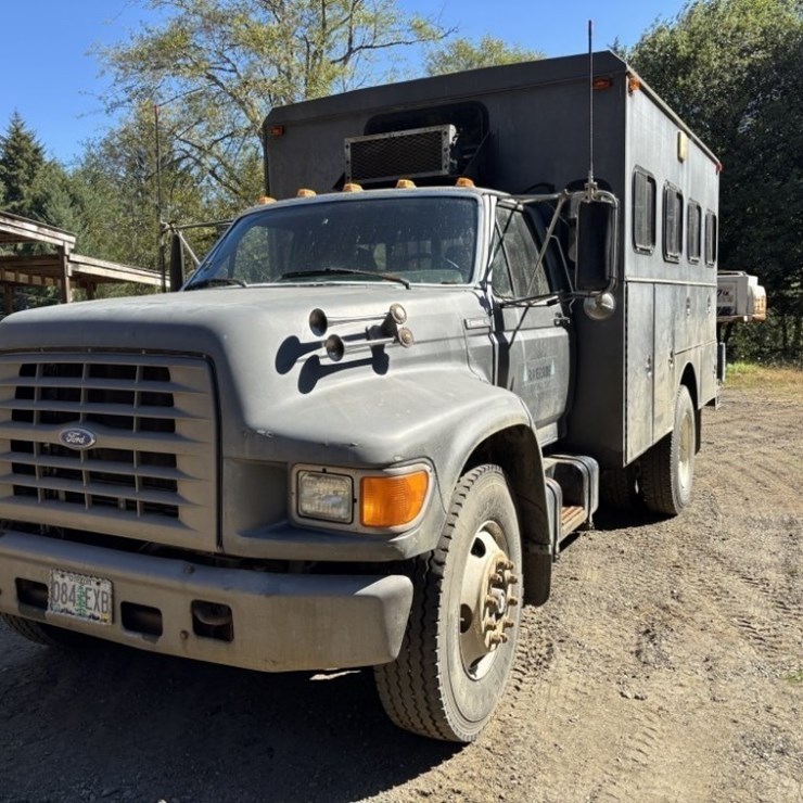 1996 FORD F800