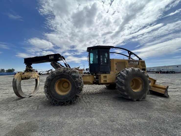 2016-caterpillar-545d-image-6