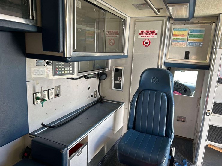 2005-ford-e450-image-32