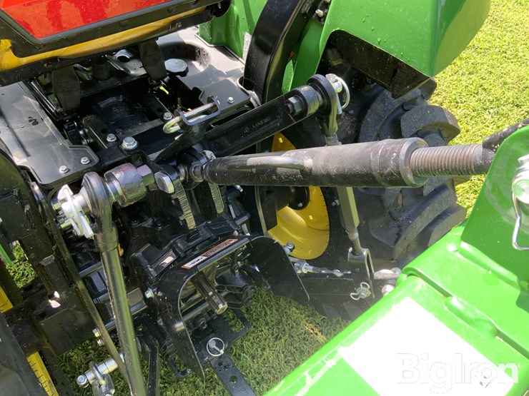 2023-john-deere-2032r-image-11