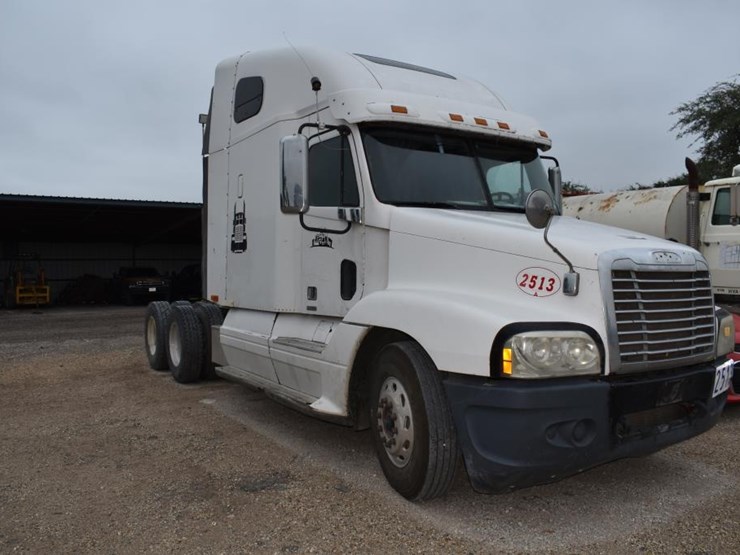 2006-freightliner-century-truck-(vin-#-1fujbbck36pu33831)-(showing-appx-62,-image-2