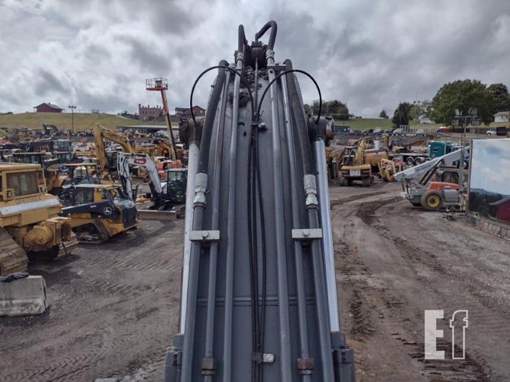 2021-deere-250g-lc-image-48