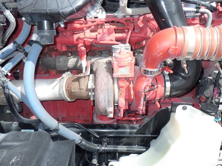 2023-peterbilt-579-image-14