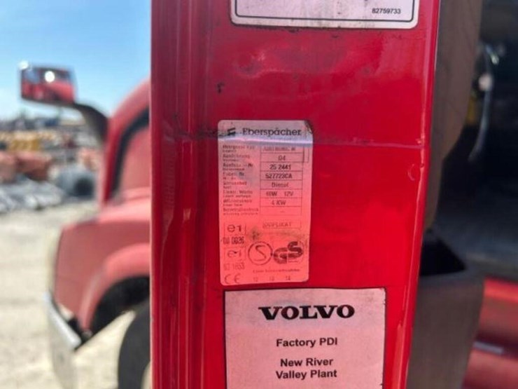 2015-volvo-t/a-hiway-tractor---sleeper-4v4nc9eh5fn-image-9