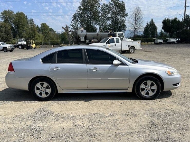2013-chevrolet-impala-sedan-image-3