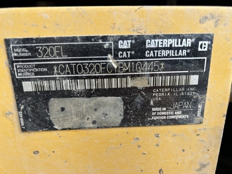 2017-caterpillar-320fl-image-27