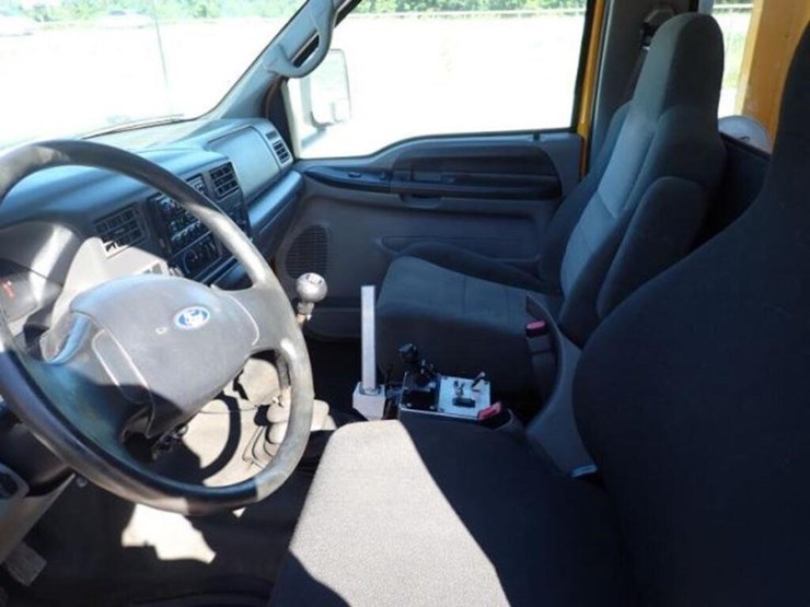 2005-ford-f750-xlt-image-14