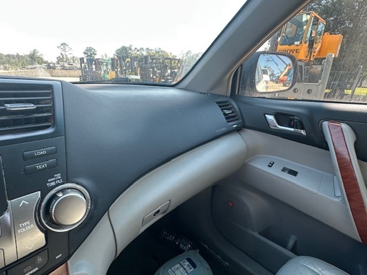 2010-toyota-highlander-image-47