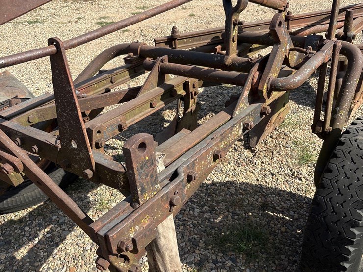 international-4-bottom-plow-image-10