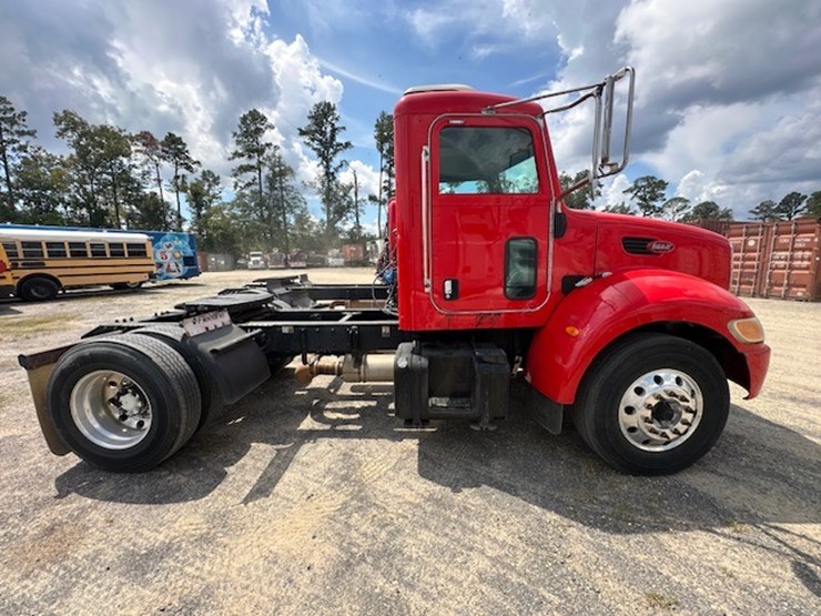 2008-peterbilt-335-image-8