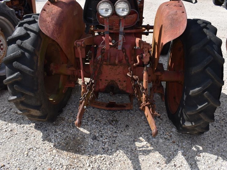 ih-mccormick-tractor-(parts)-(not-running)-(serial-#-18962)-(k)-image-5
