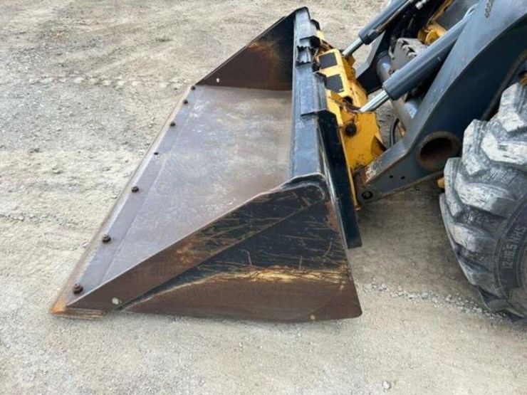 2017-deere-320e-image-50