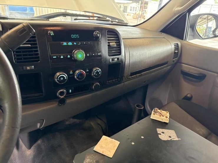 2012-chevrolet-silverado-1500-image-18