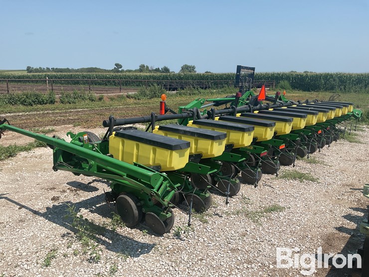 john-deere-1720-image-1
