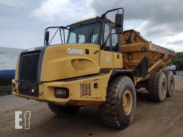 2005-deere-300d-image-45