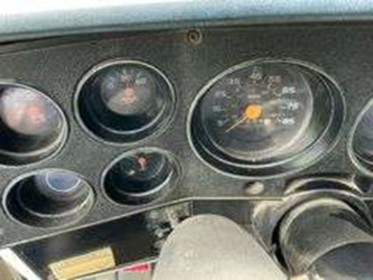 1983-chevy-custom-deluxe-30,-1-ton-service-truck-image-9
