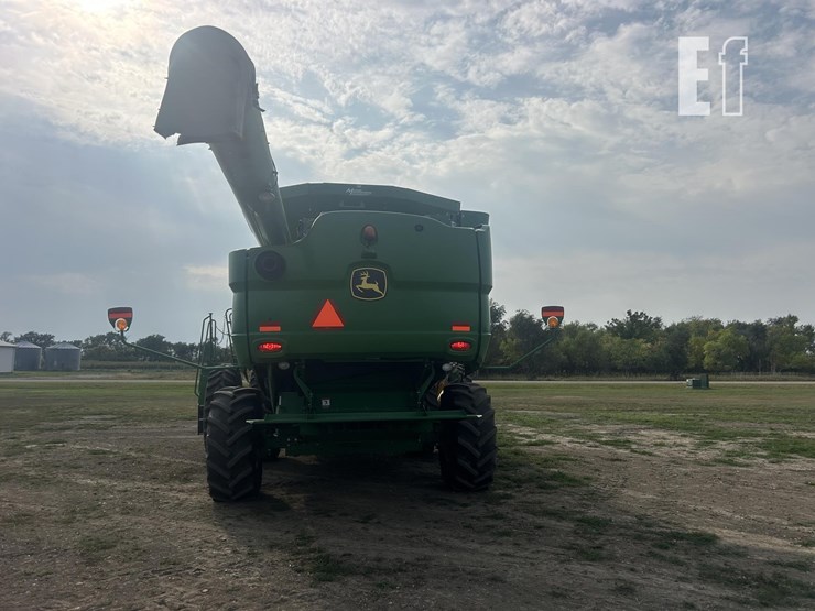 2015-john-deere-s680-image-16