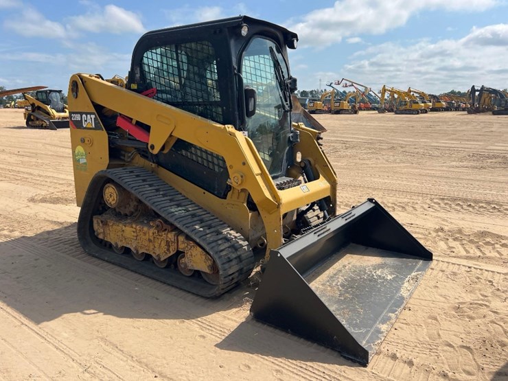 2019-caterpillar-239d-image-6