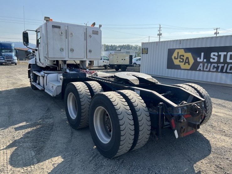 2012-mack-cxu613-t/a-truck-tractor-image-6