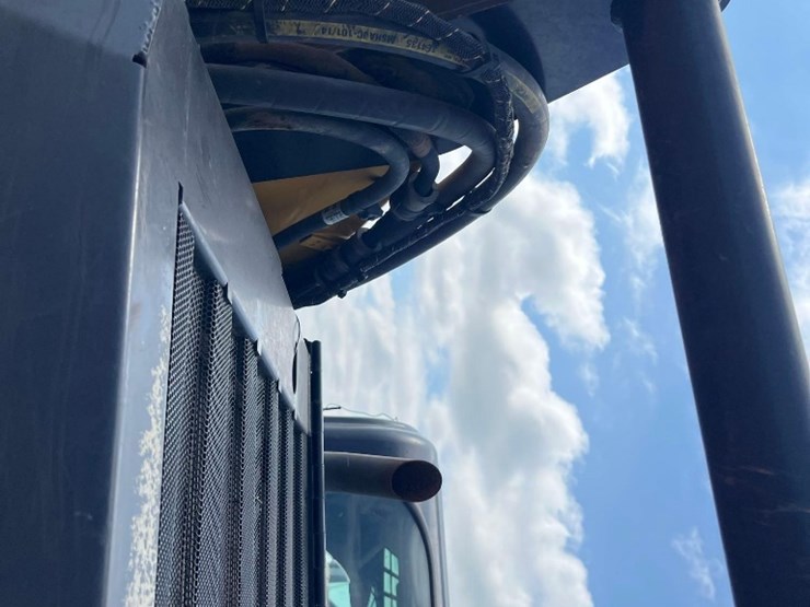 2020-caterpillar-299d3-image-21