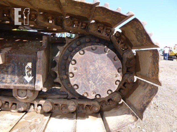 2011-deere-225d-lc-image-16