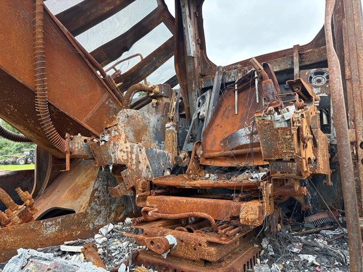 caterpillar-320-image-21