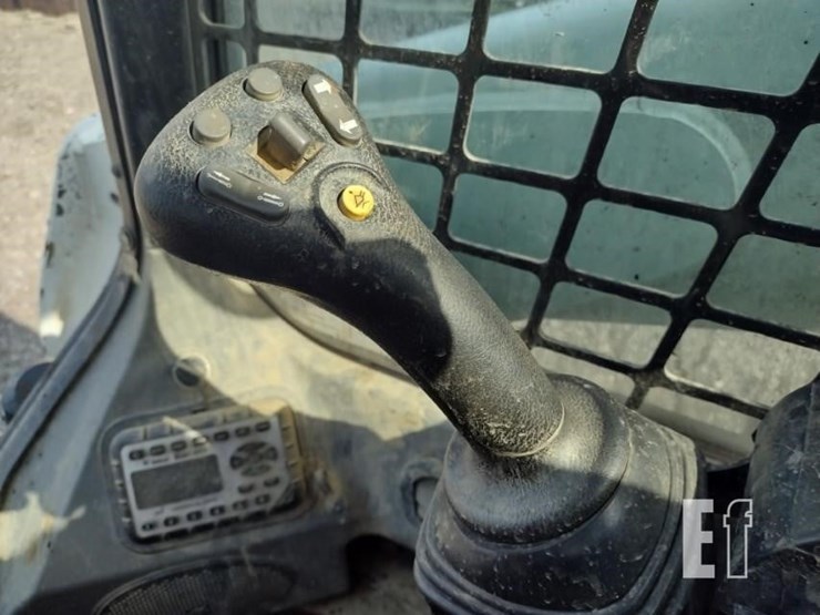 2019-bobcat-t740-image-9