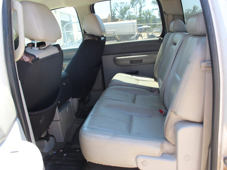 2013-chevrolet-3500hd-image-5