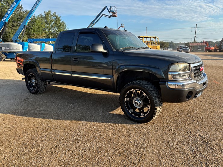 2004-gmc-1500-image-2