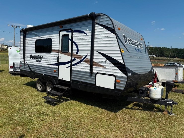 2015-lynx-by-heartland-prowler-camper-(20',-model-image-7