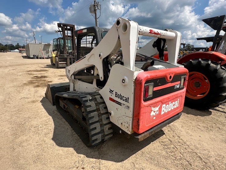 2016-bobcat-t740-image-4