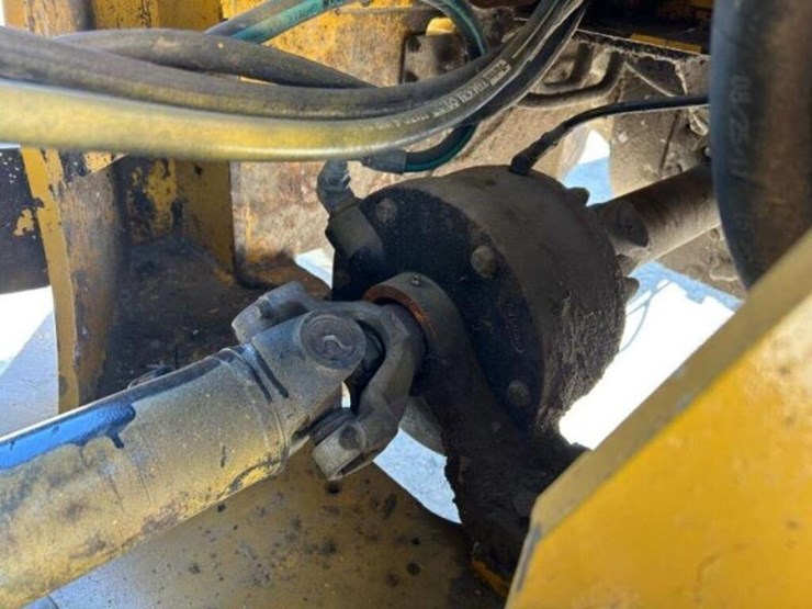 2012-deere-624k-image-31