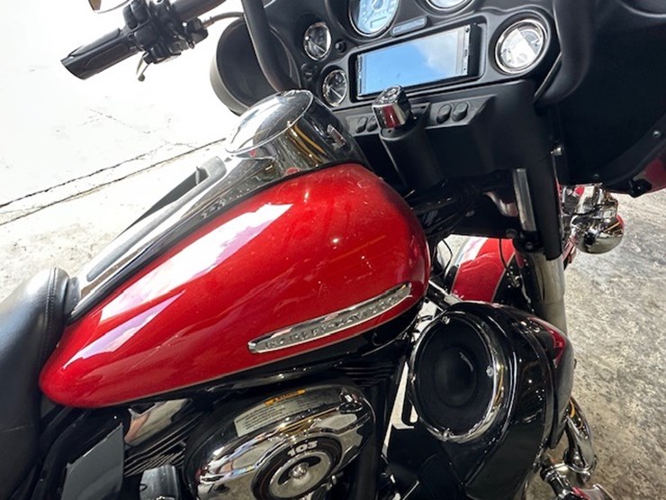 #111-•-2010-harley-ultra-limited-image-33