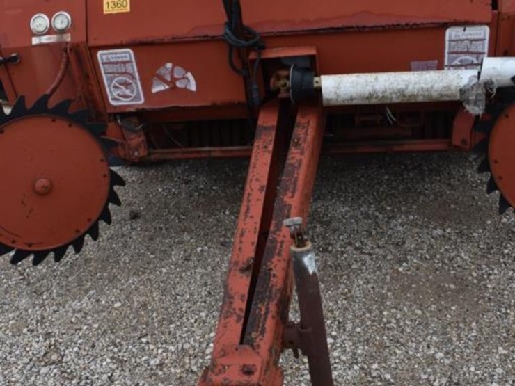 hesston-560-image-6
