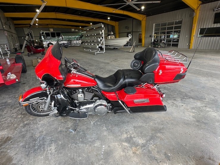 #111-•-2010-harley-ultra-limited-image-6