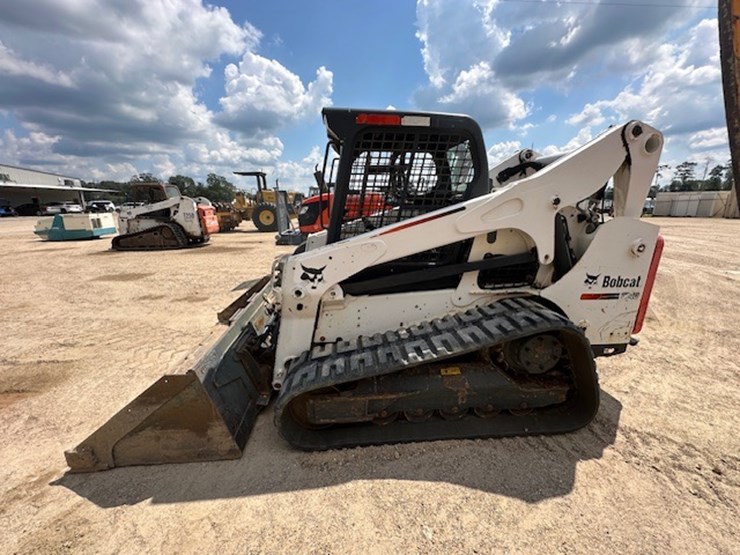 2016-bobcat-t740-image-5