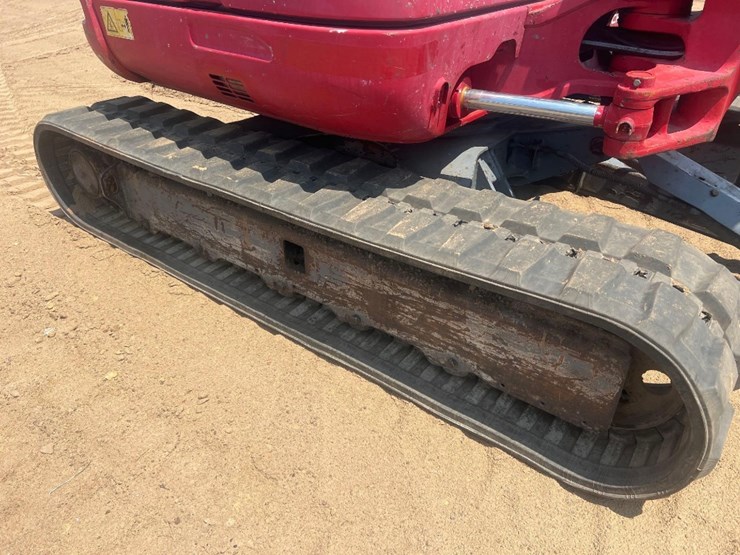 2015-takeuchi-tb260-image-19