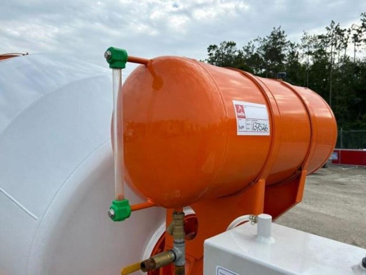 2024-1.5-cubic-meter-tow-behind-tri/a-concrete-fil-image-25