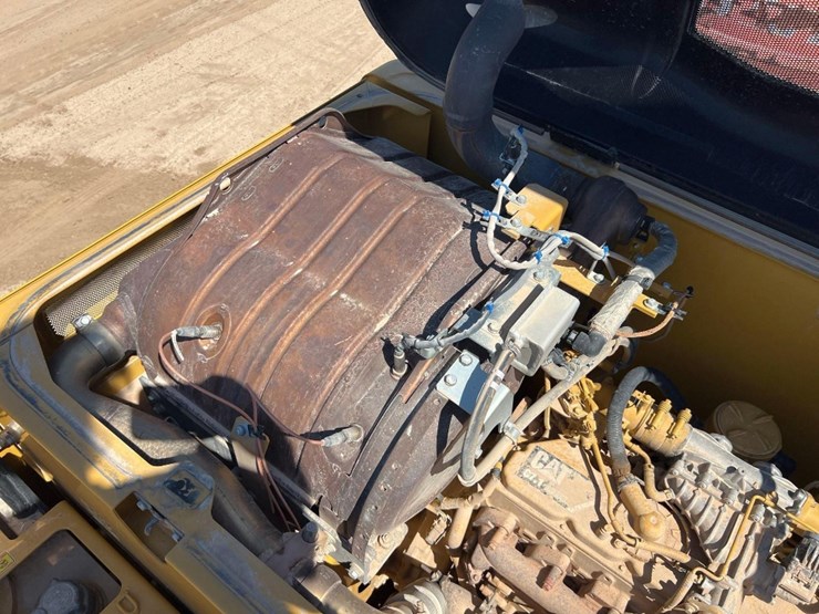 2017-caterpillar-323fl-image-36