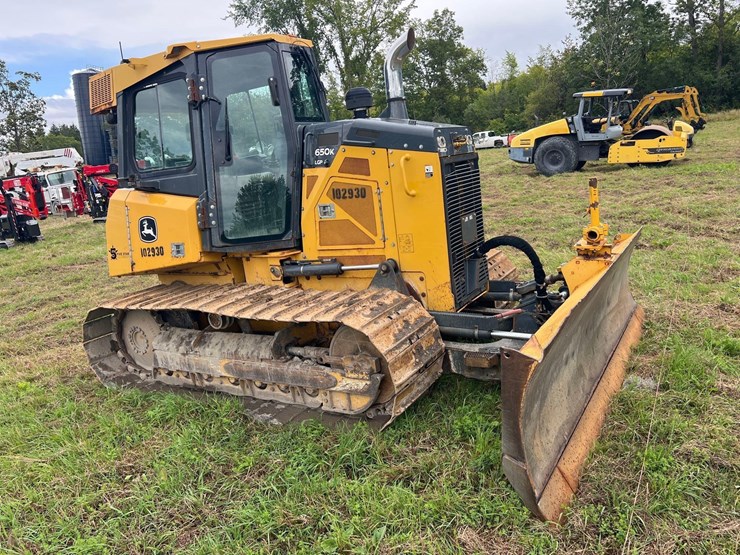 2016-deere-650k-lgp-image-3