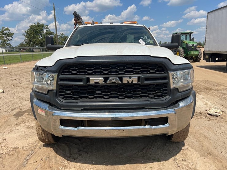 2019-dodge-ram-5500-image-3