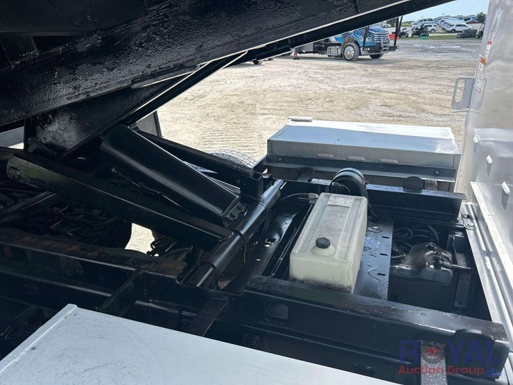2019-ford-f-550-4x4-ext.-cab-chipper-truck-image-22